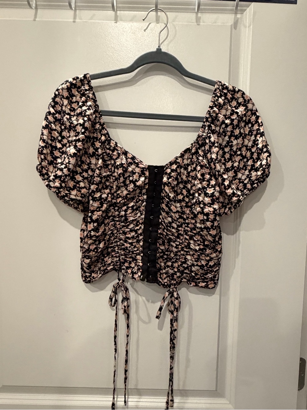 meraki Black and Blush Floral Puff Sleeve Crop Top